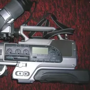 Продам профессиональную видеокамеру SONY DSR 200
