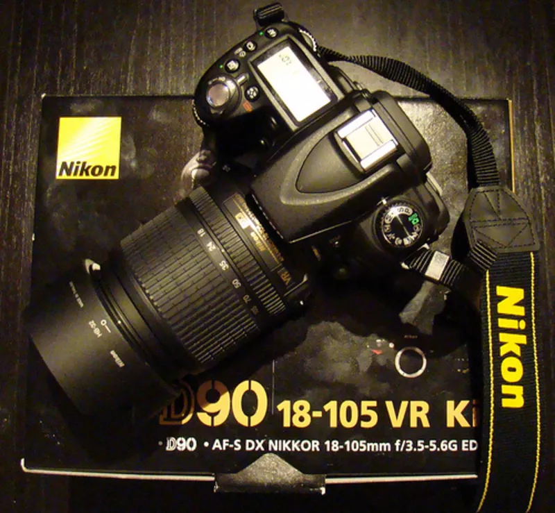 Nikon D9O SLR