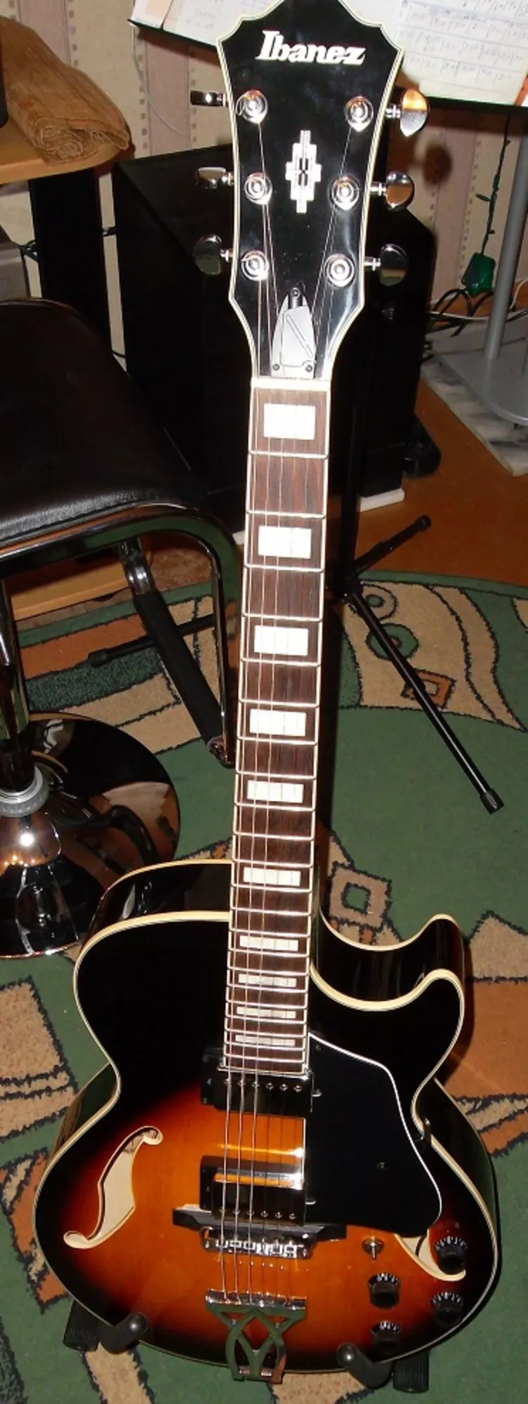 Продам гитару полуакустика IBANEZ AG75- BS